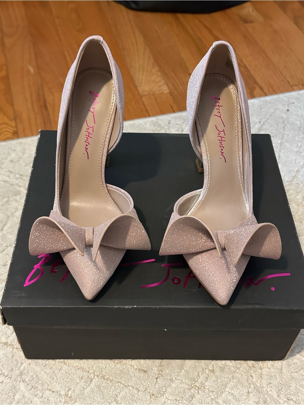 Betsey Johnson Glitter Dusty Pink Pointed-Toe Bow Heels (Champagne) - Picture 1 of 5